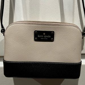 Immaculate Never carried Kate Spade cream and black small cross body